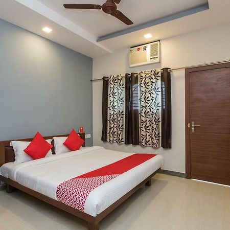 Oyo 17161 Hotel Mahalaxmi Ujjain Exteriör bild