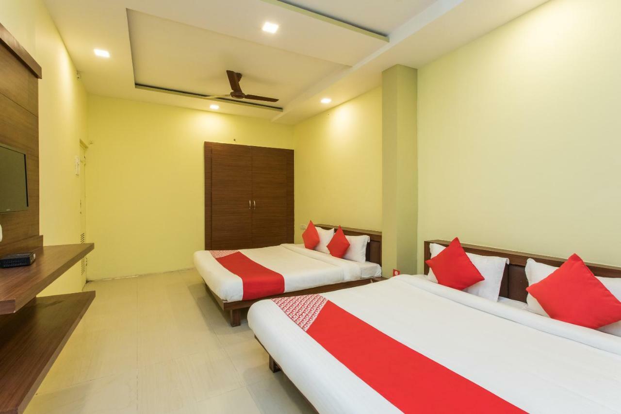 Oyo 17161 Hotel Mahalaxmi Ujjain Exteriör bild