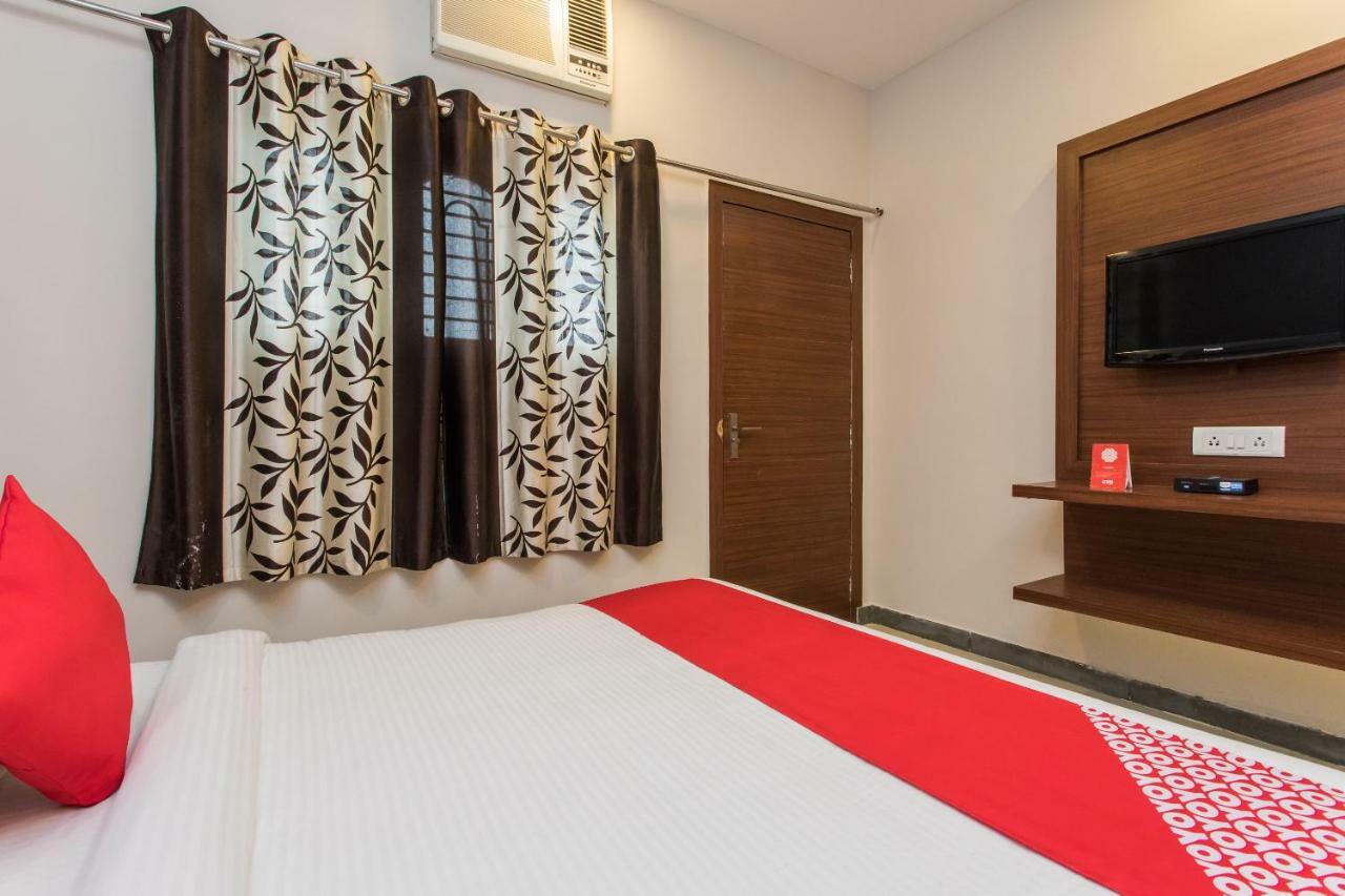 Oyo 17161 Hotel Mahalaxmi Ujjain Exteriör bild