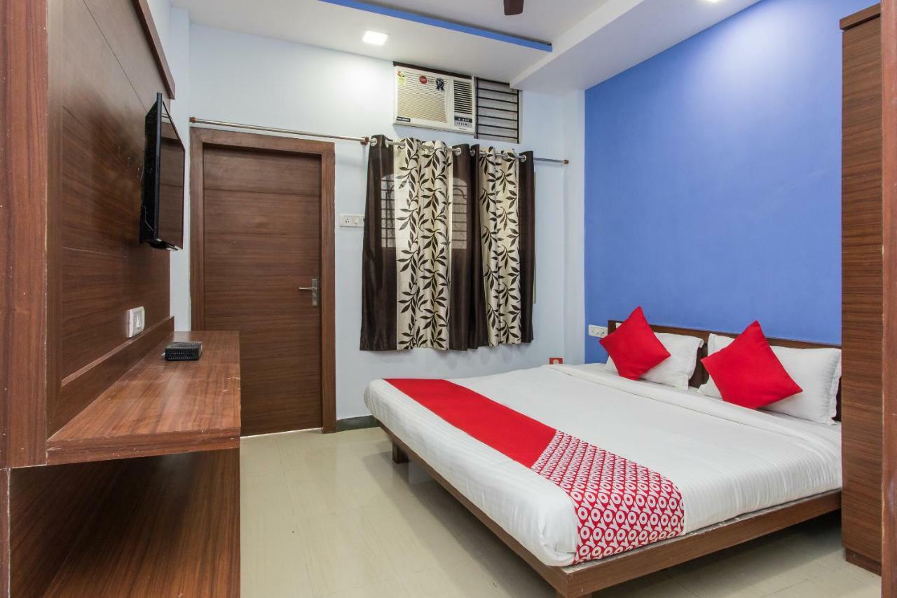 Oyo 17161 Hotel Mahalaxmi Ujjain Exteriör bild
