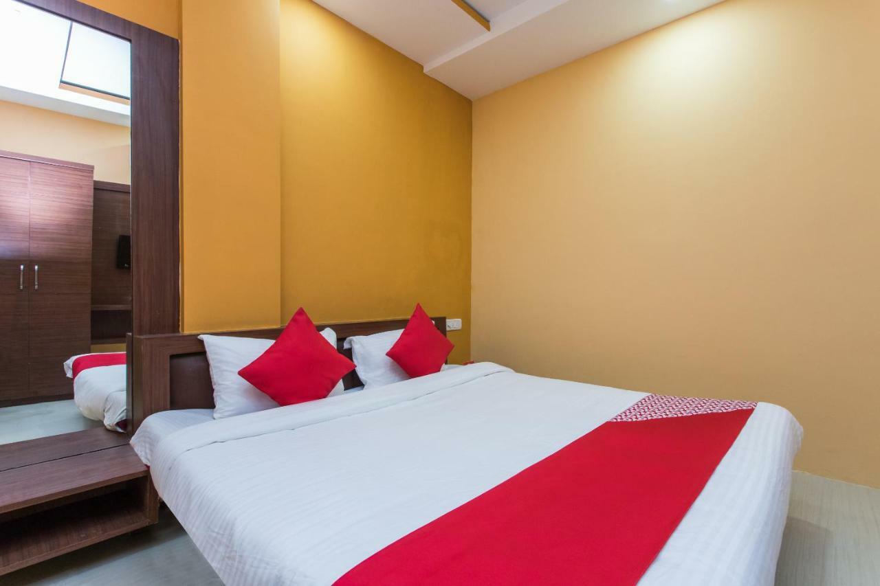 Oyo 17161 Hotel Mahalaxmi Ujjain Exteriör bild