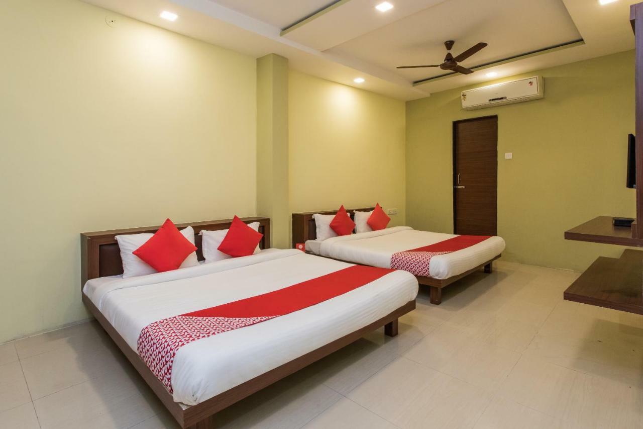 Oyo 17161 Hotel Mahalaxmi Ujjain Exteriör bild